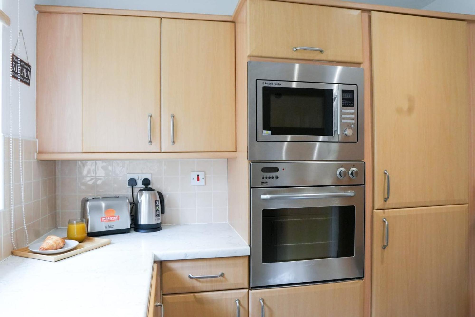 Whole 2-Bed Apartment - Contractors, Professionals, Ulez Free, Free Parking, B'Ham City 10Mins Birmingham Eksteriør billede