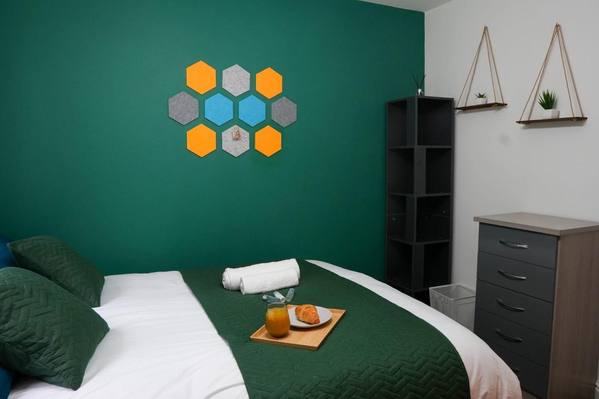 Whole 2-Bed Apartment - Contractors, Professionals, Ulez Free, Free Parking, B'Ham City 10Mins Birmingham Eksteriør billede